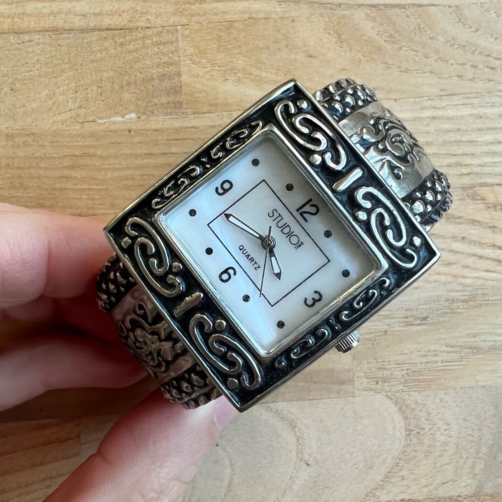Studio time ladies square silver tone hinged cuff bracelet Watch NEW BATTERY